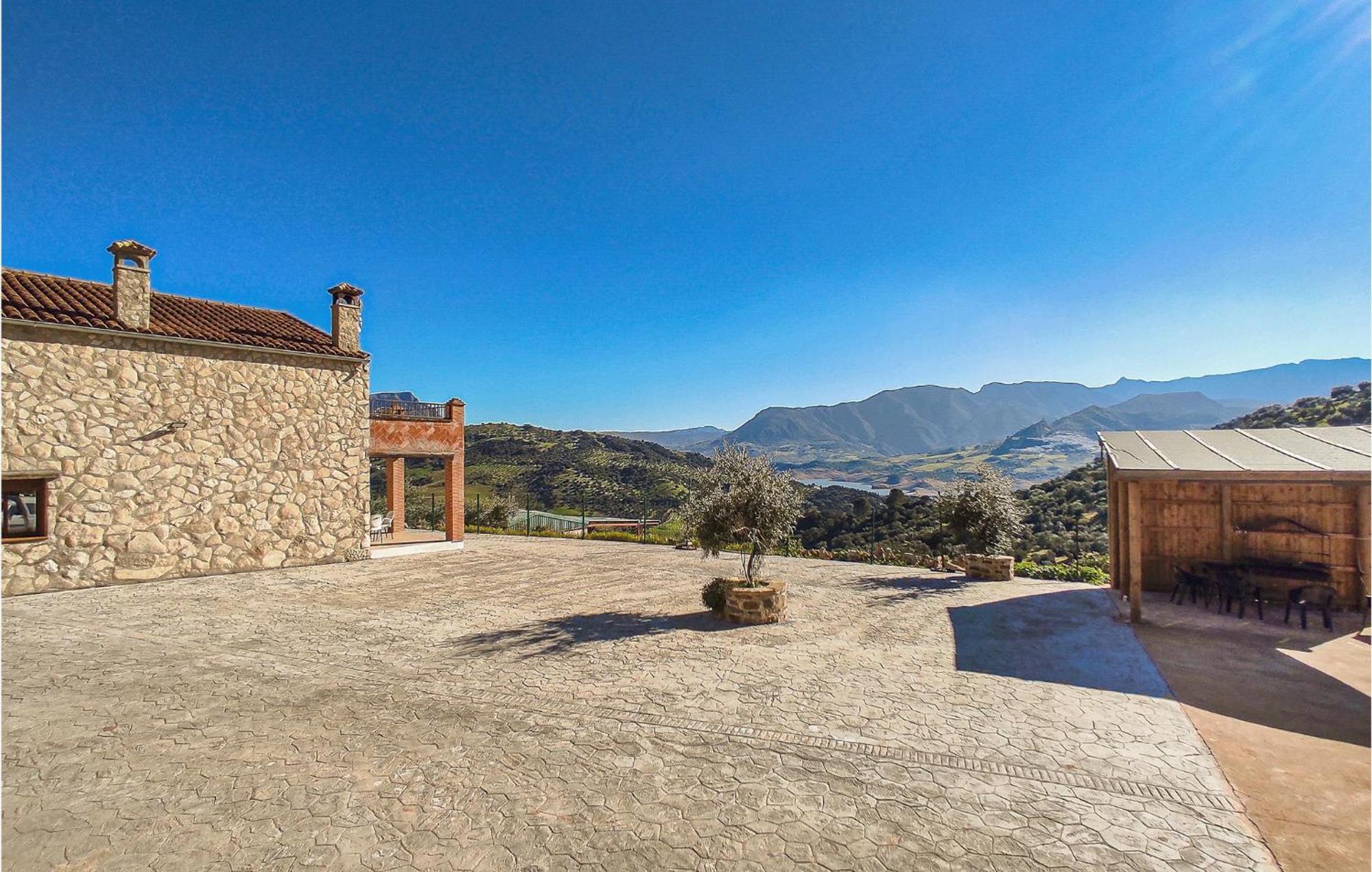 Gorgeous Home In Algodonales With Kitchen Extérieur photo